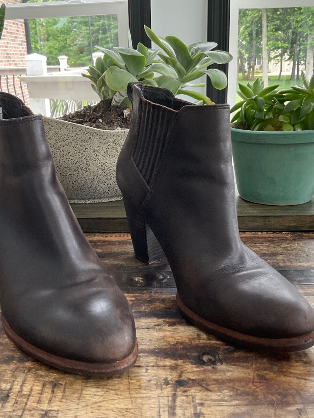 Ugg brown leather boots,8 1/2.
